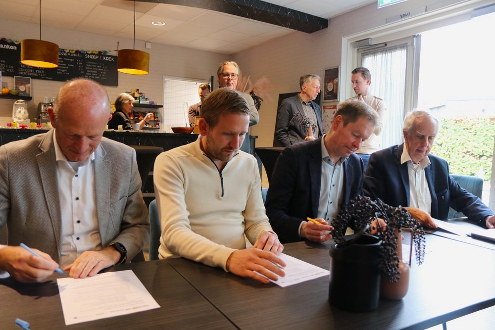 ondertekening opleveringsovereenkomst bij Brilmansdennen